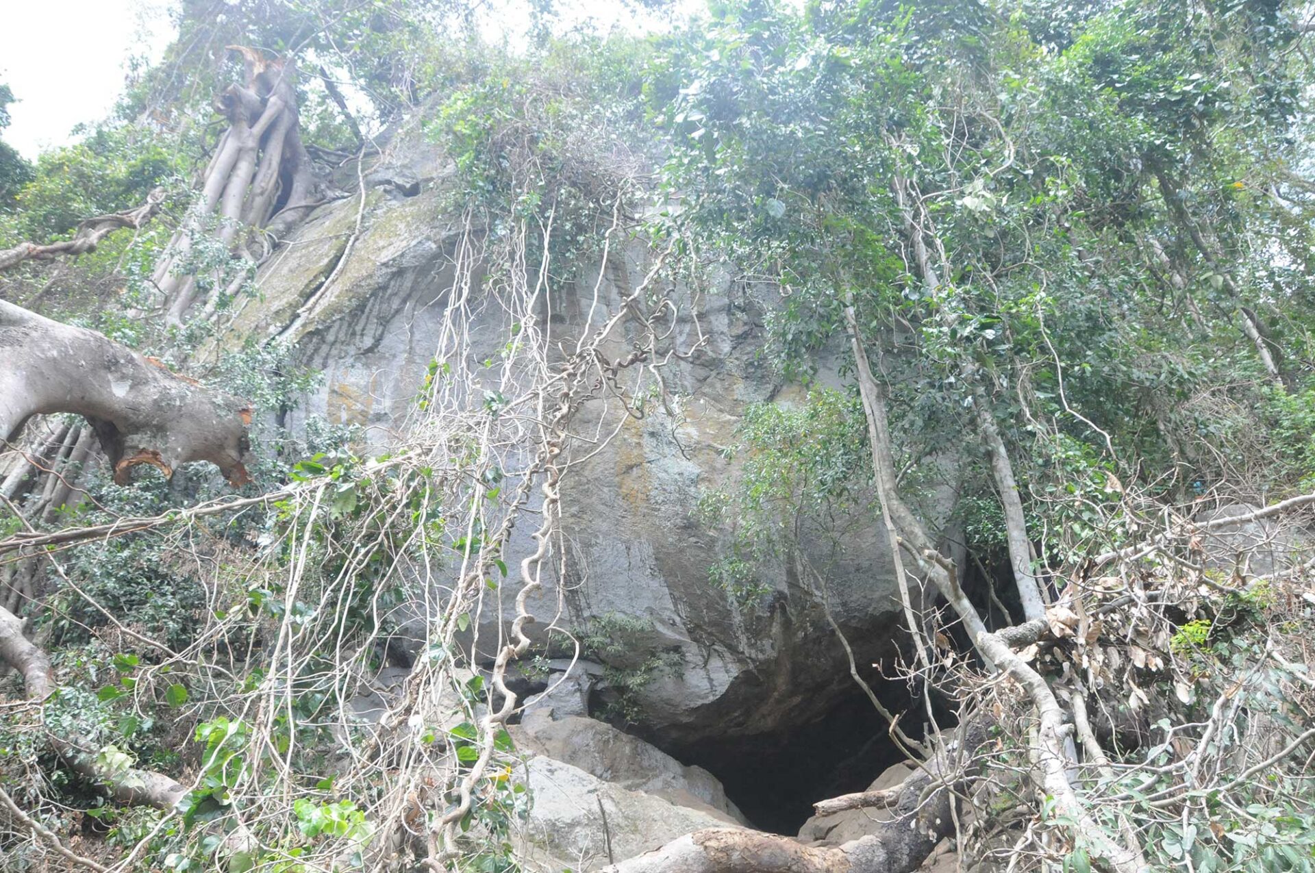 Alugalge Cave in Balangoda Revisited | Sri Lanka Archaeology